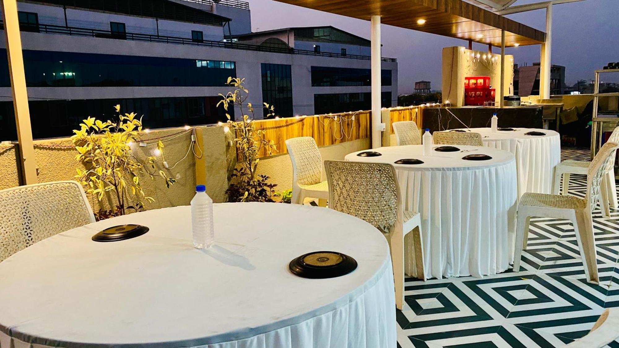 Hotel Aranyasutra Inaya, Indore Eksteriør billede