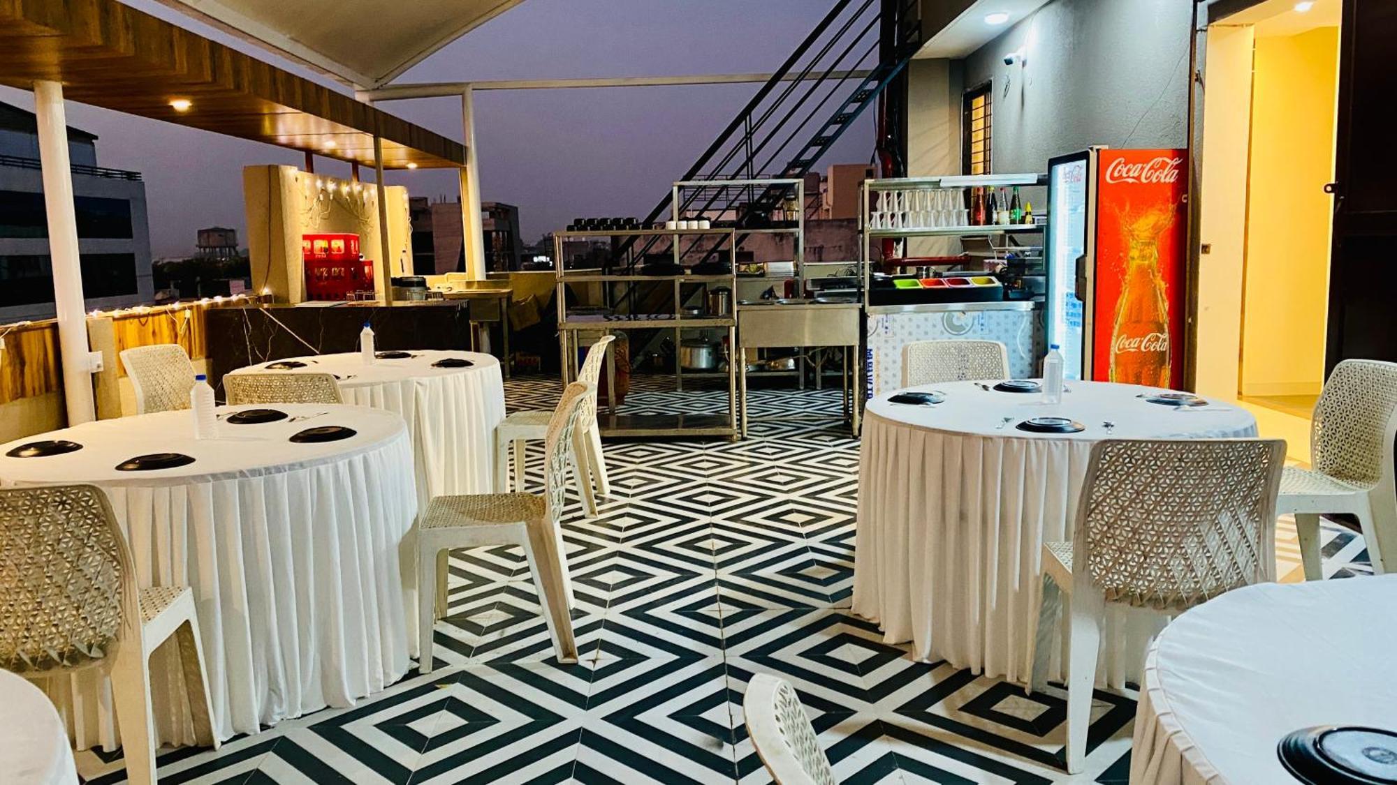 Hotel Aranyasutra Inaya, Indore Eksteriør billede
