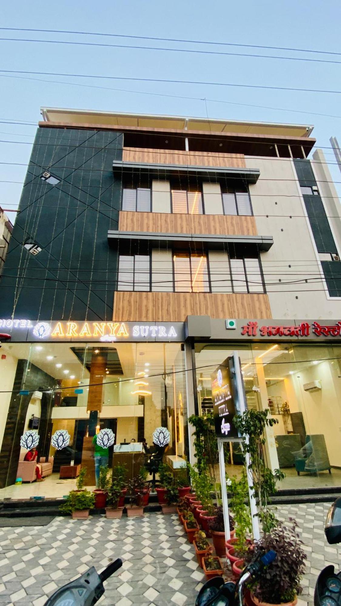 Hotel Aranyasutra Inaya, Indore Eksteriør billede