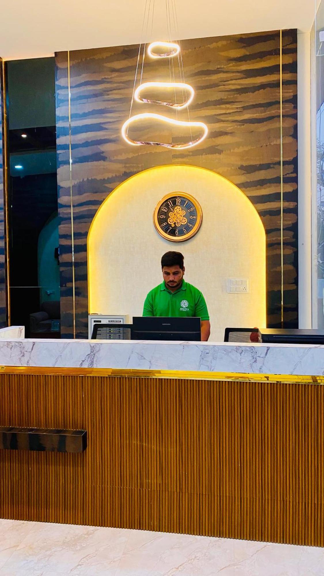 Hotel Aranyasutra Inaya, Indore Eksteriør billede