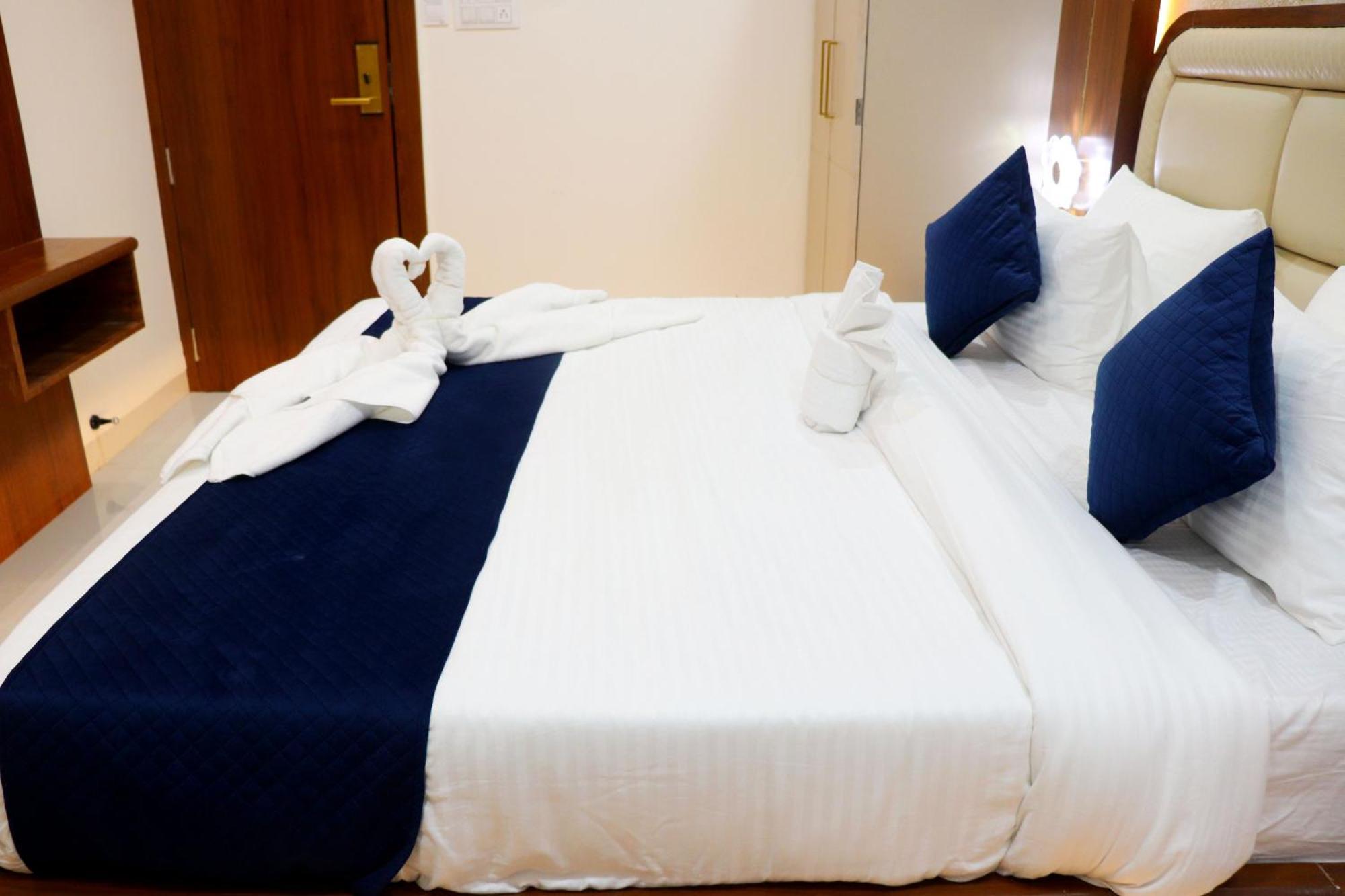 Hotel Aranyasutra Inaya, Indore Eksteriør billede