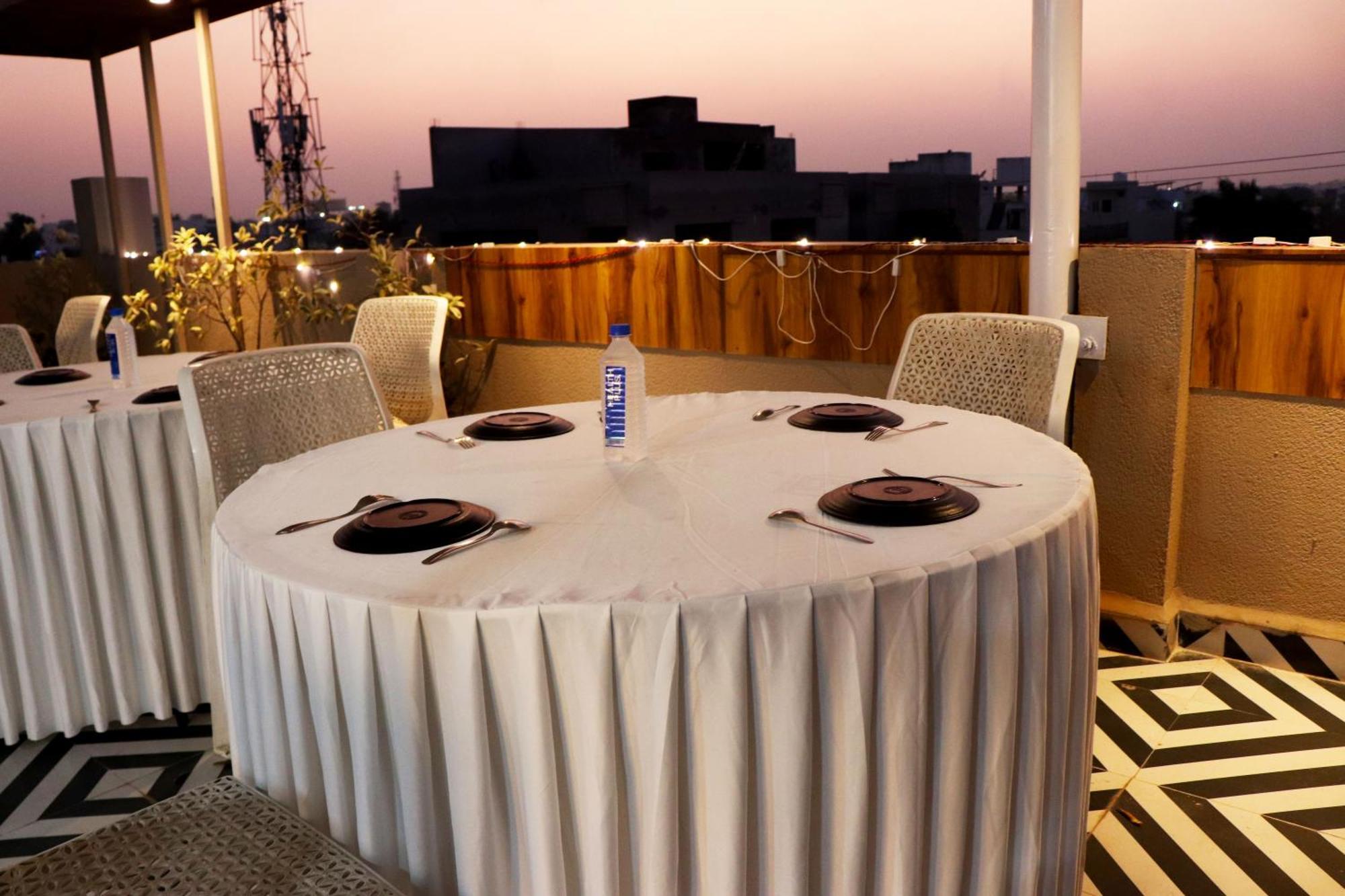 Hotel Aranyasutra Inaya, Indore Eksteriør billede