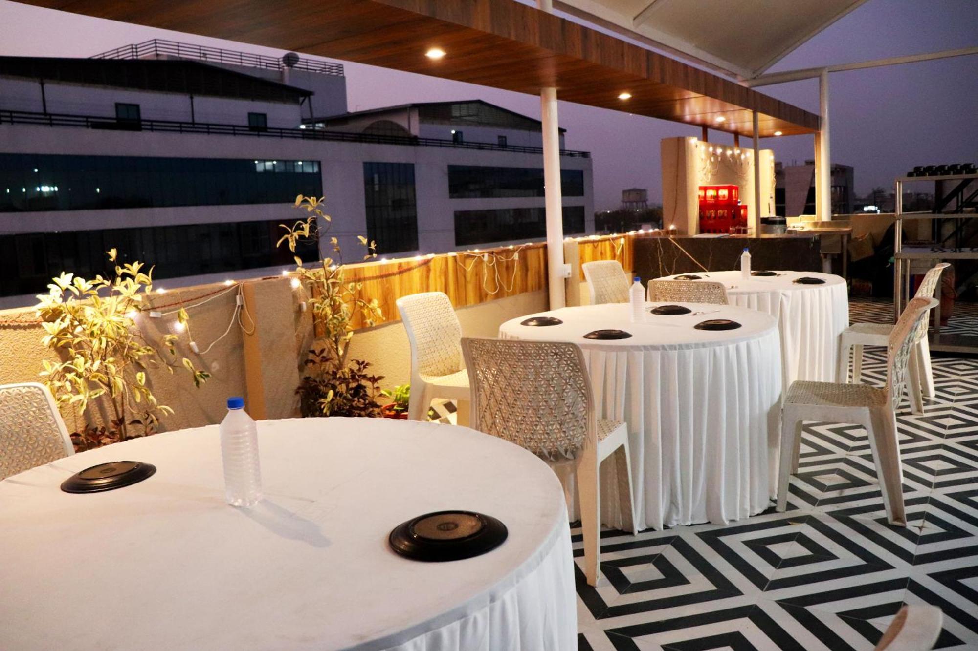 Hotel Aranyasutra Inaya, Indore Eksteriør billede
