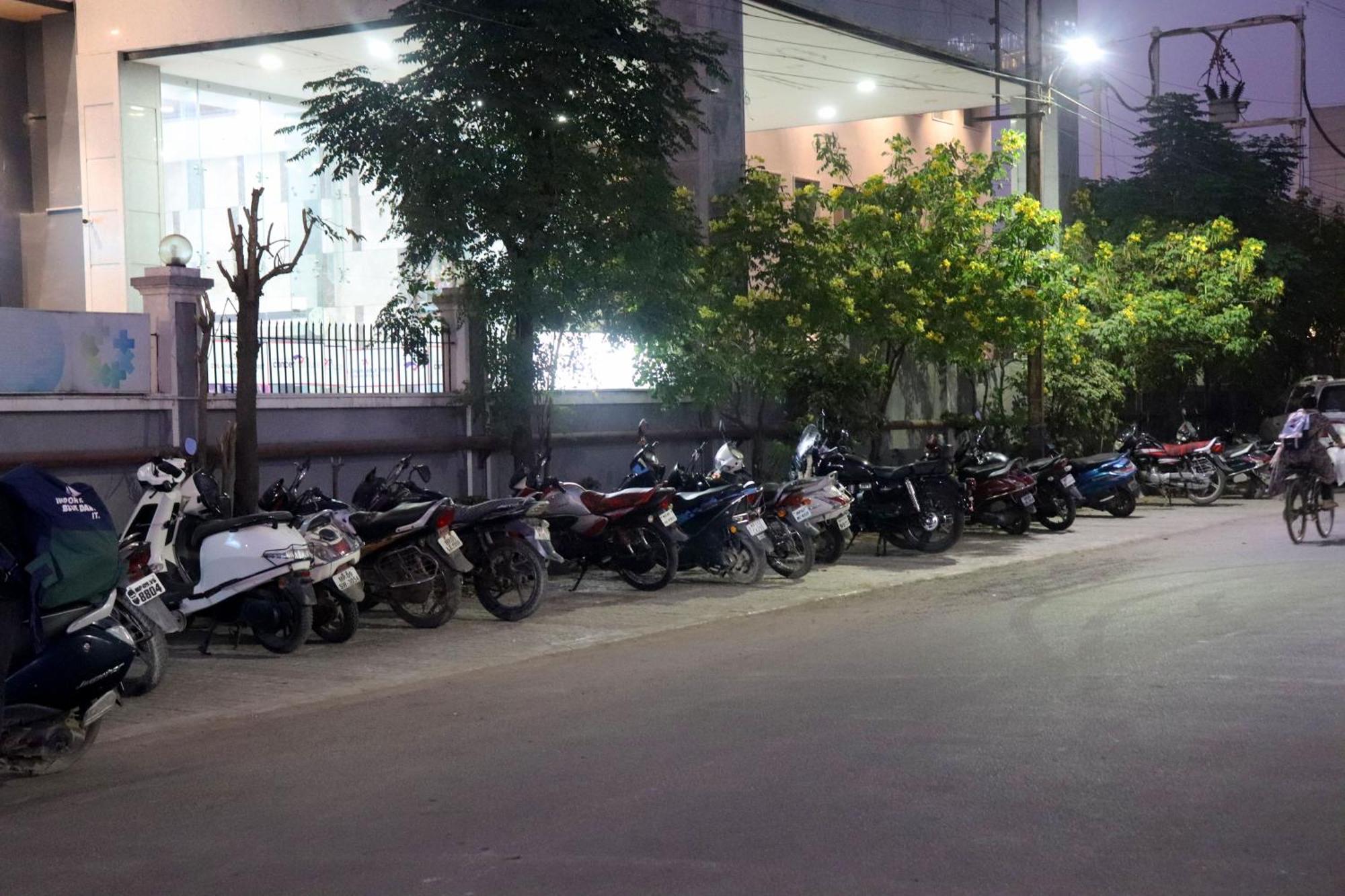 Hotel Aranyasutra Inaya, Indore Eksteriør billede
